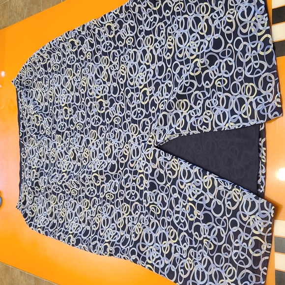 Old Navy ankle length skirt, dark blue with geometric pattern, size 12 - Picture 2 of 3